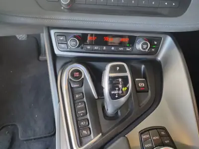 BMW i8 2017 - 65500 EUR, 96600 km - AUTO.MOTO.pt - 96600km - foto 32 de 38