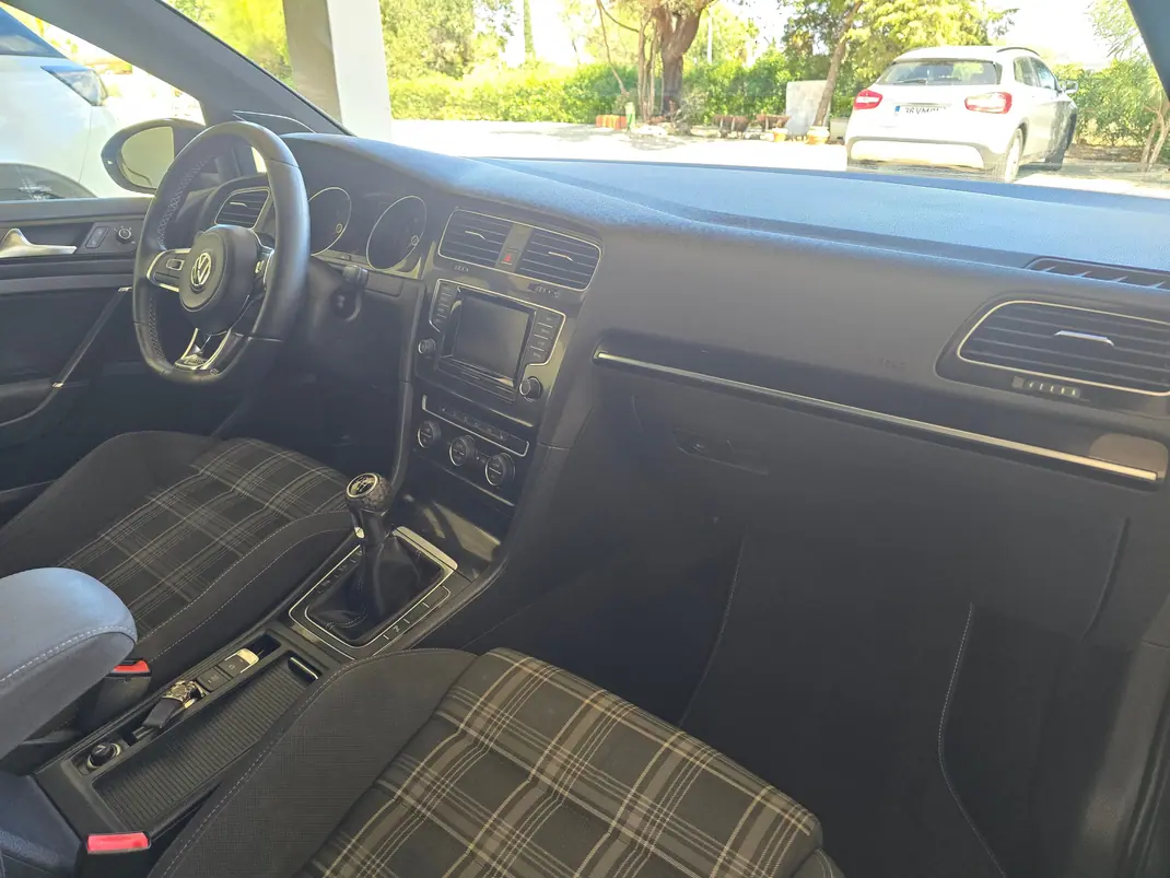 Volkswagen Golf 2014 - 13999 EUR, 262000 km - 262000km - foto 8 de 13