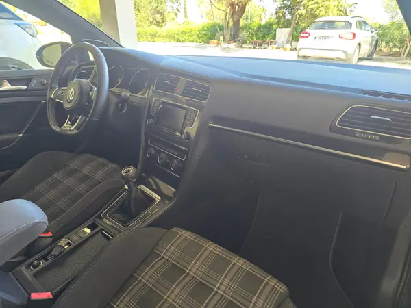 Volkswagen Golf 2014 - 14750 EUR, 262000 km - 262000km - foto 8 de 13