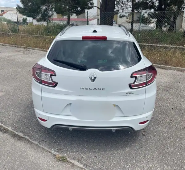 Renault Mégane Sport Tourer 2011 - 4999 EUR, 257000 km - AUTO.MOTO.pt - 257000km - foto 2 de 15