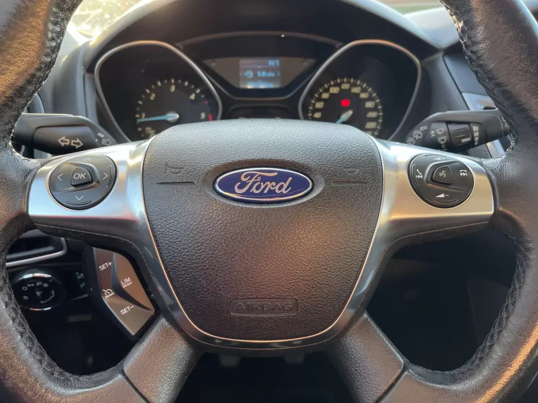 Ford Focus 2013 - 9990 EUR, 186235 km - AUTO.MOTO.pt - 186235km - foto 19 de 23