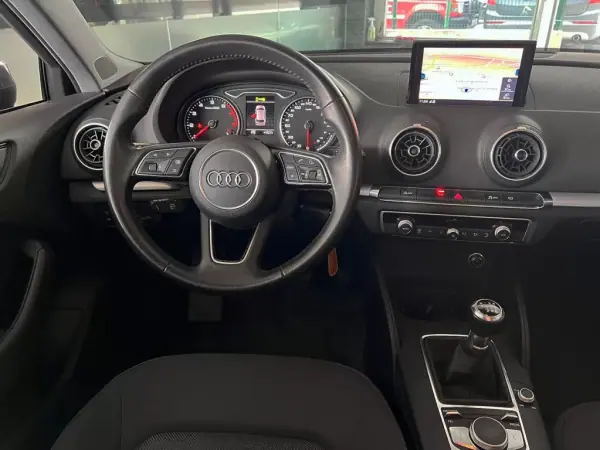 Audi A3 Sportback 2019 - 17900 EUR, 104914 km - AUTO.MOTO.pt - 104914km - foto 9 de 21