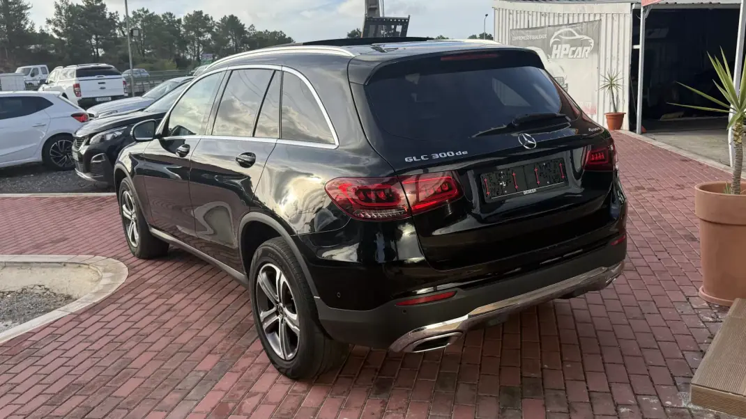 Mercedes-Benz GLC 300 2022 - 36990 EUR, 139000 km - 139000km - foto 18 de 41