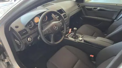 Mercedes-Benz C 220 2010 - 9900 EUR, 291040 km - AUTO.MOTO.pt - 291040km - foto 34 de 61