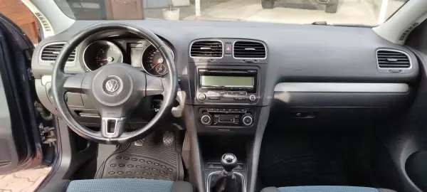 Volkswagen Golf 2010 - 9450 EUR, 220000 km - AUTO.MOTO.pt - 220000km - foto 8 de 13