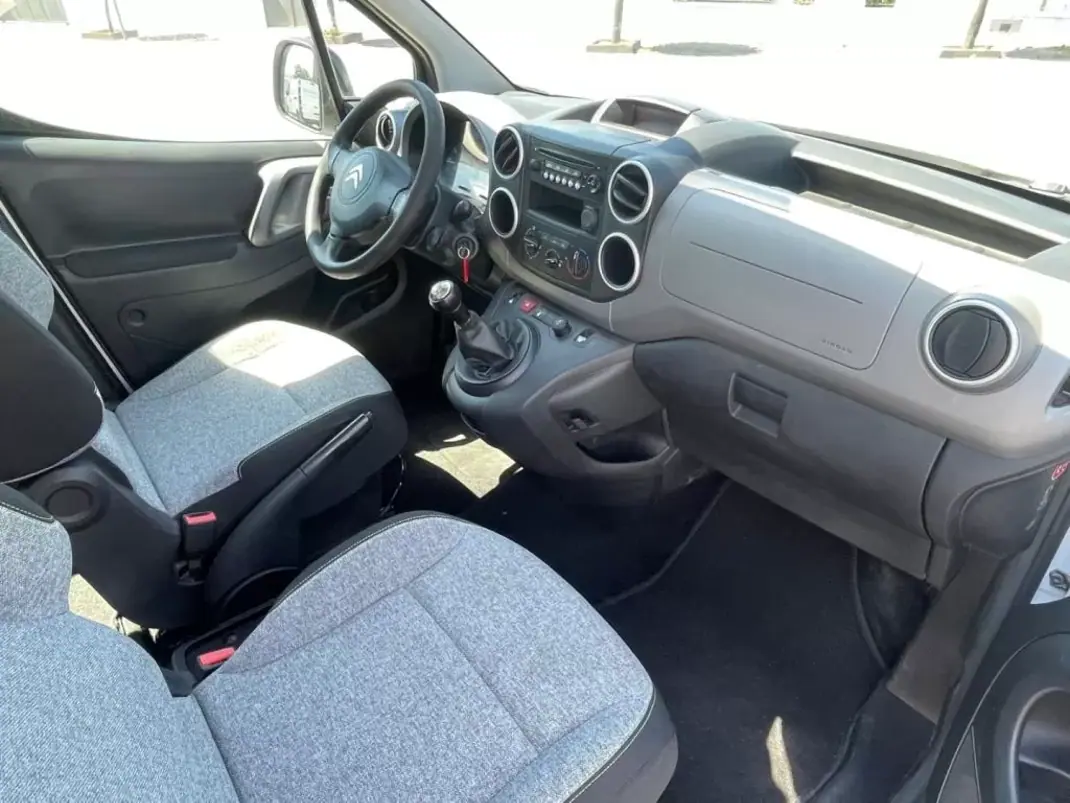 Citroën Berlingo 2017 - 13500 EUR, 312000 km - AUTO.MOTO.pt - 312000km - foto 10 de 14