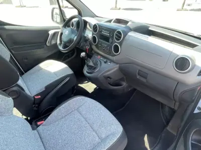 Citroën Berlingo 2017 - 13500 EUR, 312000 km - AUTO.MOTO.pt - 312000km - foto 10 de 14