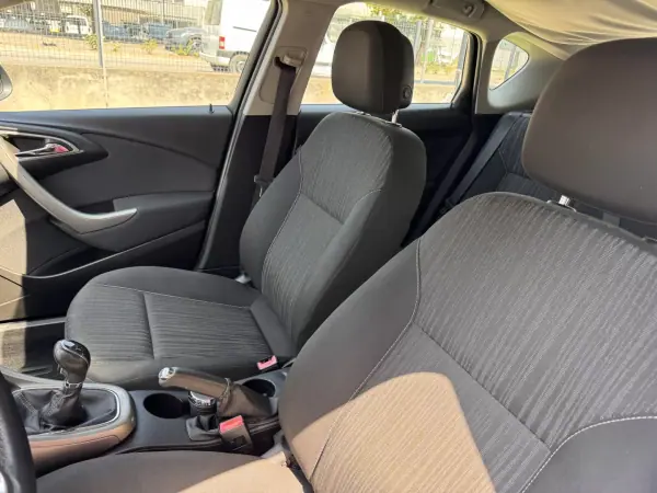 Opel Astra 2010 - 8000 EUR, 126000 km - AUTO.MOTO.pt - 126000km - foto 13 de 17