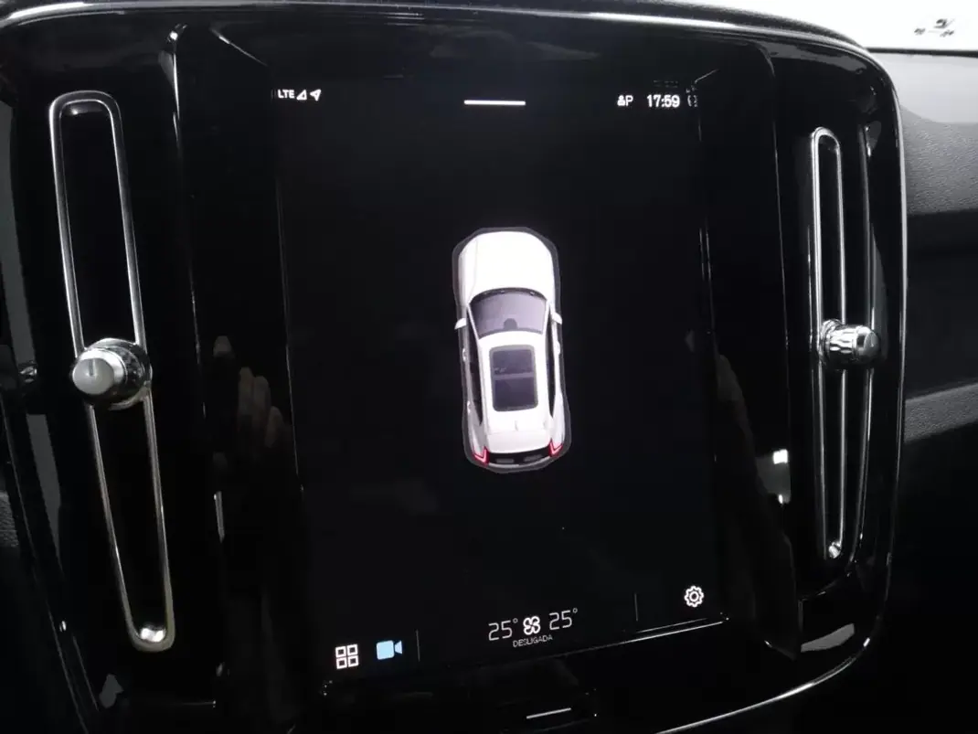 Volvo XC 40 2022 - 24999 EUR, 111000 km - AUTO.MOTO.pt - 111000km - foto 33 de 38