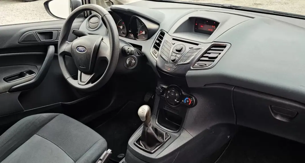 Ford Fiesta 2009 - 7500 EUR, 92000 km - AUTO.MOTO.pt - 92000km - foto 16 de 18