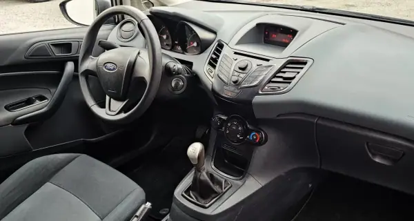 Ford Fiesta 2009 - 7500 EUR, 92000 km - AUTO.MOTO.pt - 92000km - foto 16 de 18