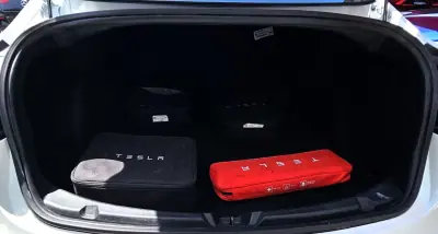 Tesla Model 3 2020 - 25500 EUR, 99000 km - AUTO.MOTO.pt - 99000km - foto 15 de 25