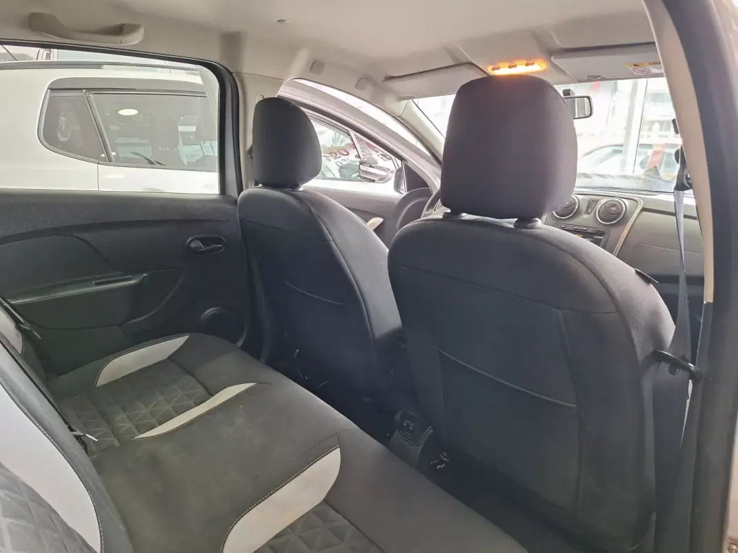 Dacia Sandero 2014 - 8490 EUR, 57546 km - AUTO.MOTO.pt - 57546km - foto 10 de 15