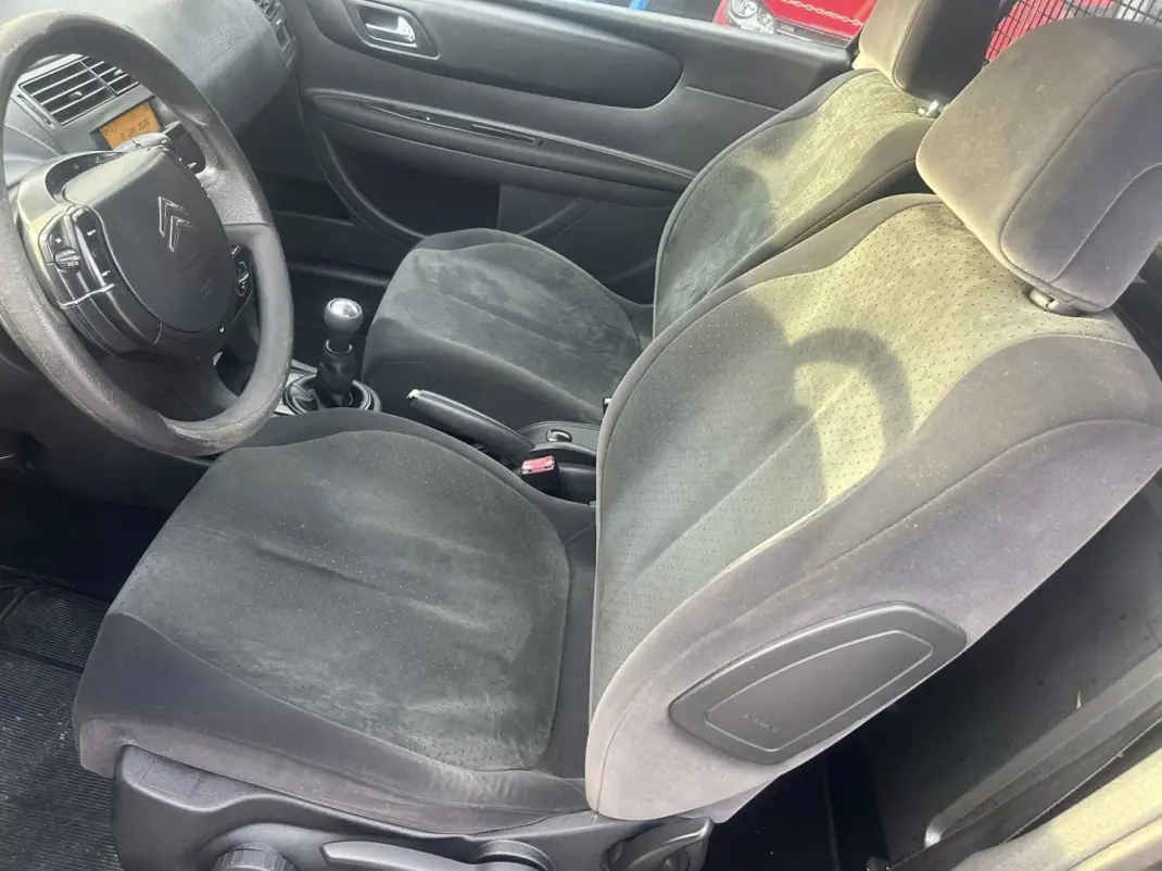 Citroën C4 2007 - 3250 EUR, 240000 km - AUTO.MOTO.pt - 240000km - foto 8 de 8