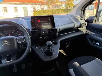 Citroën Berlingo 2021 - 18500 EUR, 211000 km - AUTO.MOTO.pt - 211000km - foto 27 de 37