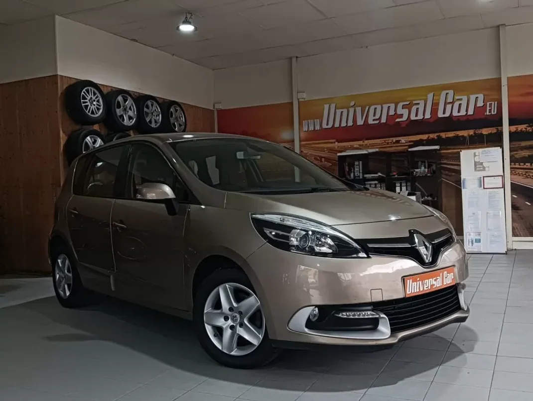Renault Scénic 2015 - 10990 EUR, 159000 km - AUTO.MOTO.pt - 159000km - foto 1 de 19