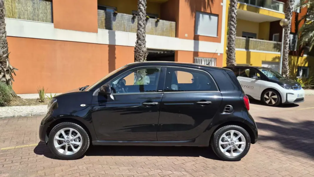 Smart ForFour 2016 - 10980 EUR, 90000 km - AUTO.MOTO.pt - 90000km - foto 7 de 11