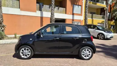 Smart ForFour 2016 - 10980 EUR, 90000 km - AUTO.MOTO.pt - 90000km - foto 7 de 11