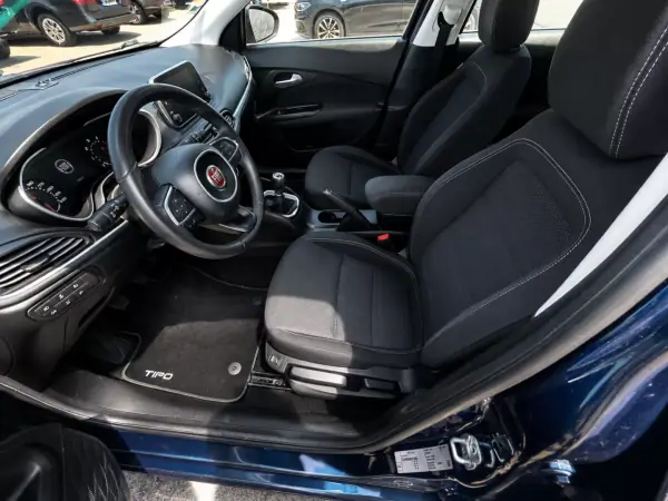 Fiat Tipo Station Wagon 2018 - 7999 EUR, 98000 km - AUTO.MOTO.pt - 98000km - foto 5 de 6