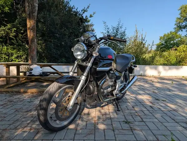 Moto Guzzi Breva 750 2009 — foto 2 de 8