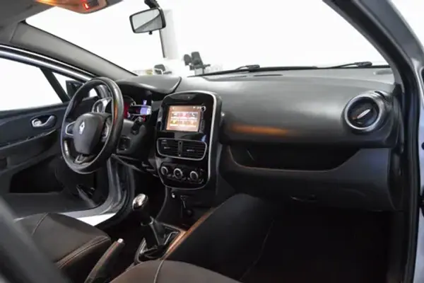 Renault Clio 2016 - 13550 EUR, 109000 km - AUTO.MOTO.pt - 109000km - foto 7 de 13