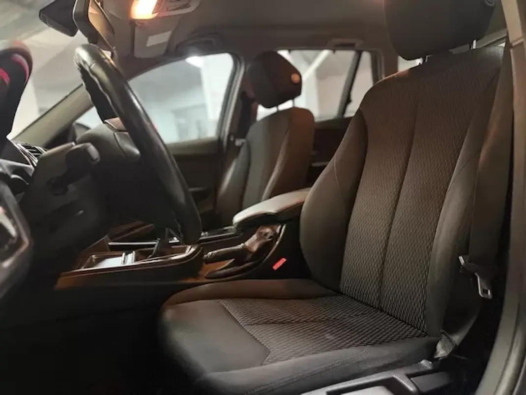 BMW 318 2015 - 12250 EUR, 254090 km - AUTO.MOTO.pt - 254090km - foto 13 de 16