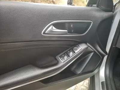 Mercedes-Benz GLA 180 2015 - 15250 EUR, 190000 km - AUTO.MOTO.pt - 190000km - foto 20 de 26