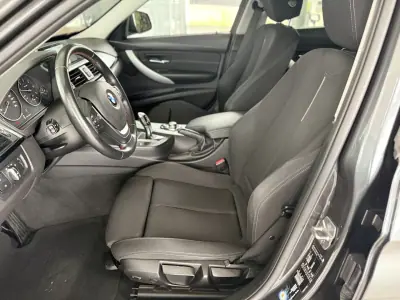 BMW 318 2015 - 13250 EUR, 255290 km - AUTO.MOTO.pt - 255290km - foto 7 de 27