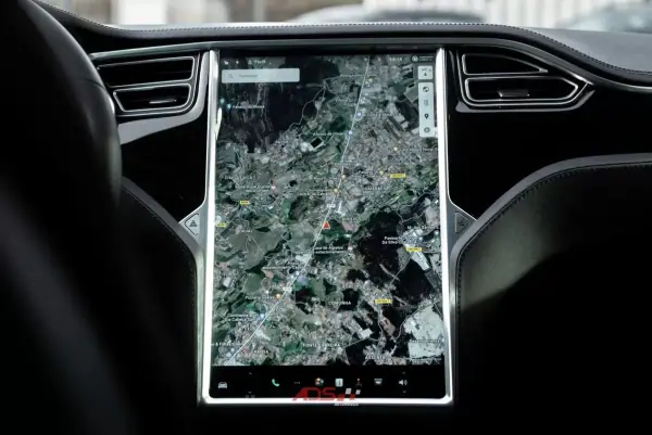 Tesla Model S 2014 - 22000 EUR, 251000 km - AUTO.MOTO.pt - 251000km - foto 15 de 22