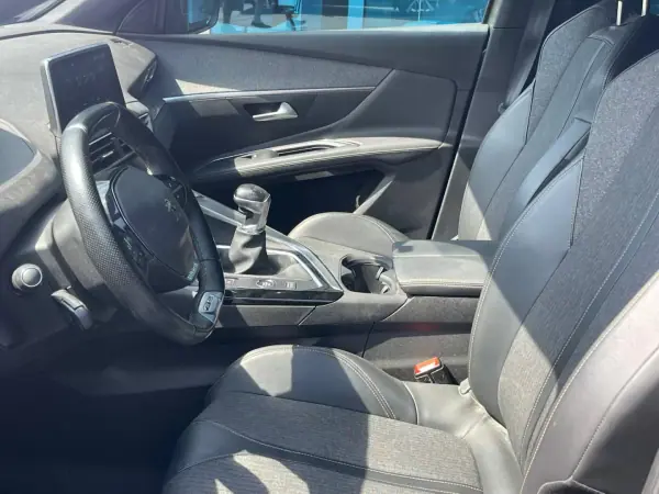 Peugeot 3008 2018 - 14500 EUR, 123000 km - AUTO.MOTO.pt - 123000km - foto 14 de 16