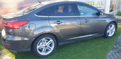 Ford Focus 2015 - 8750 EUR, 162170 km - AUTO.MOTO.pt - 162170km - foto 5 de 13