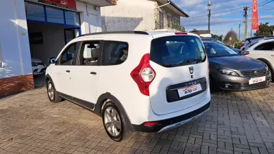 Dacia Lodgy 2021 - 15900 EUR, 130712 km - AUTO.MOTO.pt - 130712km - foto 9 de 32