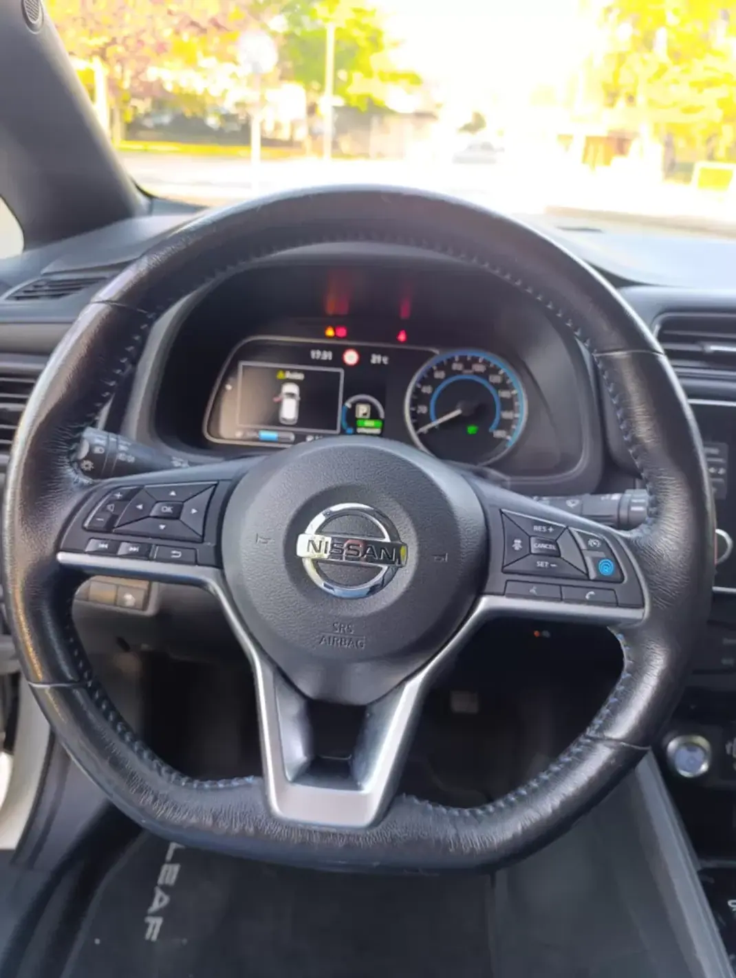 Nissan Leaf 2020 - 12500 EUR, 146861 km - AUTO.MOTO.pt - 146861km - foto 15 de 21