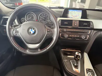 BMW 318 2015 - 13250 EUR, 255290 km - AUTO.MOTO.pt - 255290km - foto 11 de 27