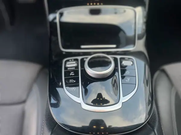 Mercedes-Benz E 220 2018 - 27900 EUR, 146000 km - AUTO.MOTO.pt - 146000km - foto 11 de 16