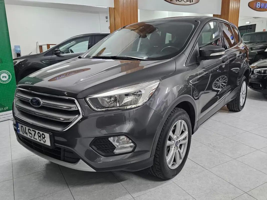 Ford Kuga 2017 - 16500 EUR, 105904 km - AUTO.MOTO.pt - 105904km - foto 1 de 11