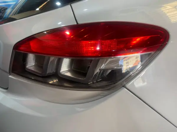 Renault Mégane Coupe 2014 - 9750 EUR, 182000 km - AUTO.MOTO.pt - 182000km - foto 25 de 44