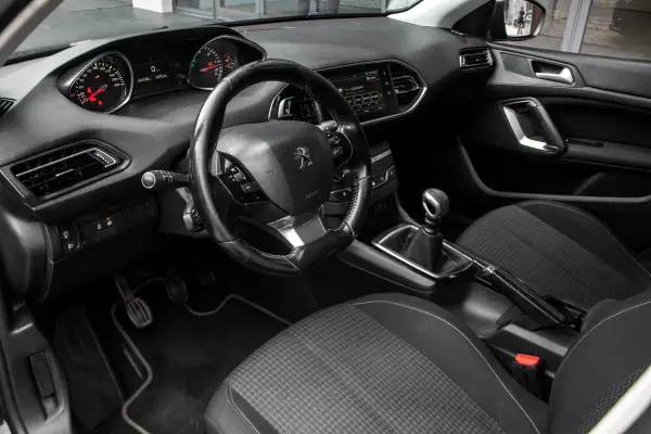 Peugeot 308 SW 2019 - 9750 EUR, 294100 km - AUTO.MOTO.pt - 294100km - foto 19 de 36