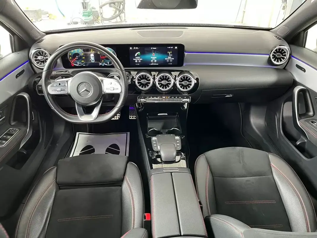 Mercedes-Benz A 180 Limousine 2021 - 25500 EUR, 131000 km - 131000km - foto 13 de 16