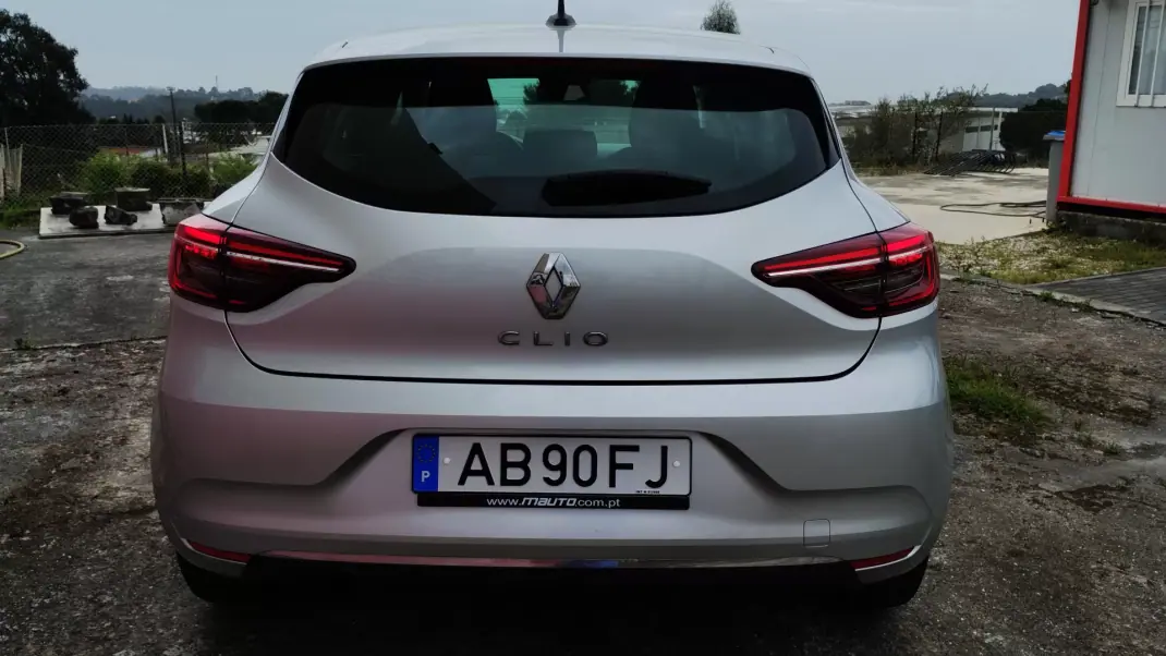 Renault Clio 2020 - 13500 EUR, 149999 km - AUTO.MOTO.pt - 149999km - foto 6 de 37