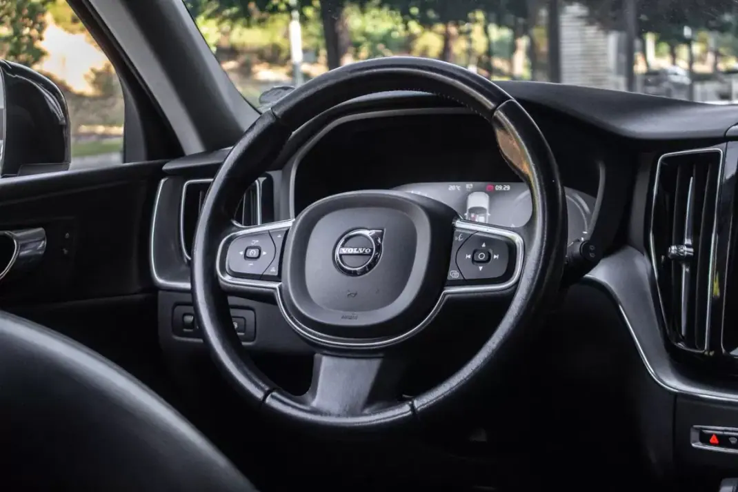 Volvo XC 60 2020 - 27990 EUR, 176734 km - 176734km - foto 29 de 37