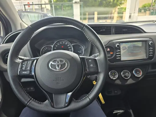 Toyota Yaris 2020 - 13490 EUR, 130000 km - AUTO.MOTO.pt - 130000km - foto 8 de 14