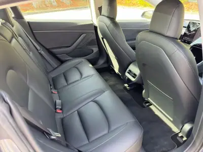 Tesla Model 3 2020 - 21500 EUR, 128300 km - AUTO.MOTO.pt - 128300km - foto 15 de 26