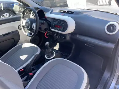 Renault Twingo 2017 - 7750 EUR, 136000 km - AUTO.MOTO.pt - 136000km - foto 11 de 13