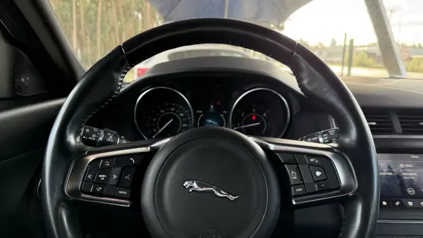 Jaguar E-Pace 2019 - 24500 EUR, 164000 km - AUTO.MOTO.pt - 164000km - foto 32 de 64