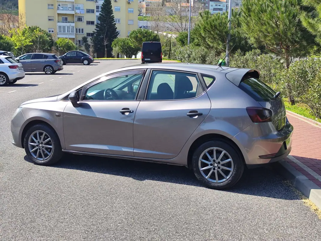 SEAT Ibiza 2015 - 8480 EUR, 179000 km - AUTO.MOTO.pt - 179000km - foto 11 de 36