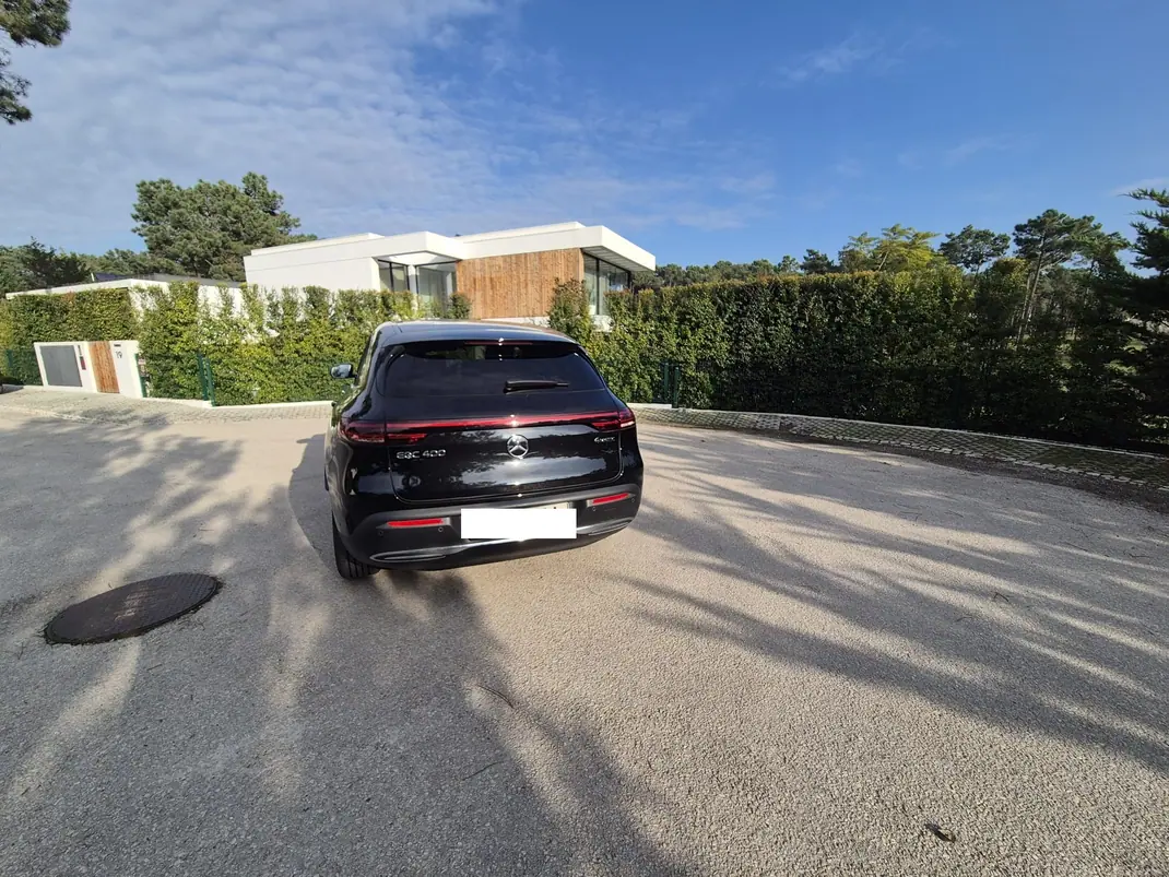 Mercedes-Benz EQC 2023 - 40000 EUR, 31000 km - AUTO.MOTO.pt - 31000km - foto 8 de 16