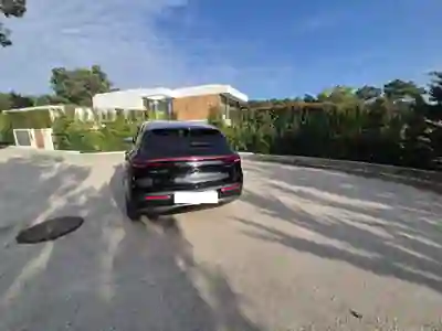 Mercedes-Benz EQC 2023 - 40000 EUR, 31000 km - AUTO.MOTO.pt - 31000km - foto 8 de 16