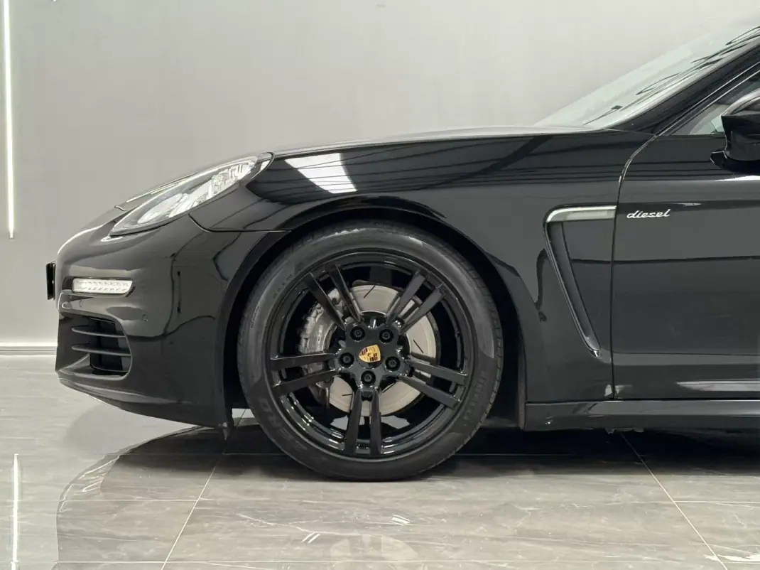 Porsche Panamera 2015 - 33990 EUR, 247000 km - AUTO.MOTO.pt - 247000km - foto 11 de 44