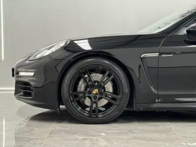 Porsche Panamera 2015 - 33990 EUR, 247000 km - AUTO.MOTO.pt - 247000km - foto 11 de 44